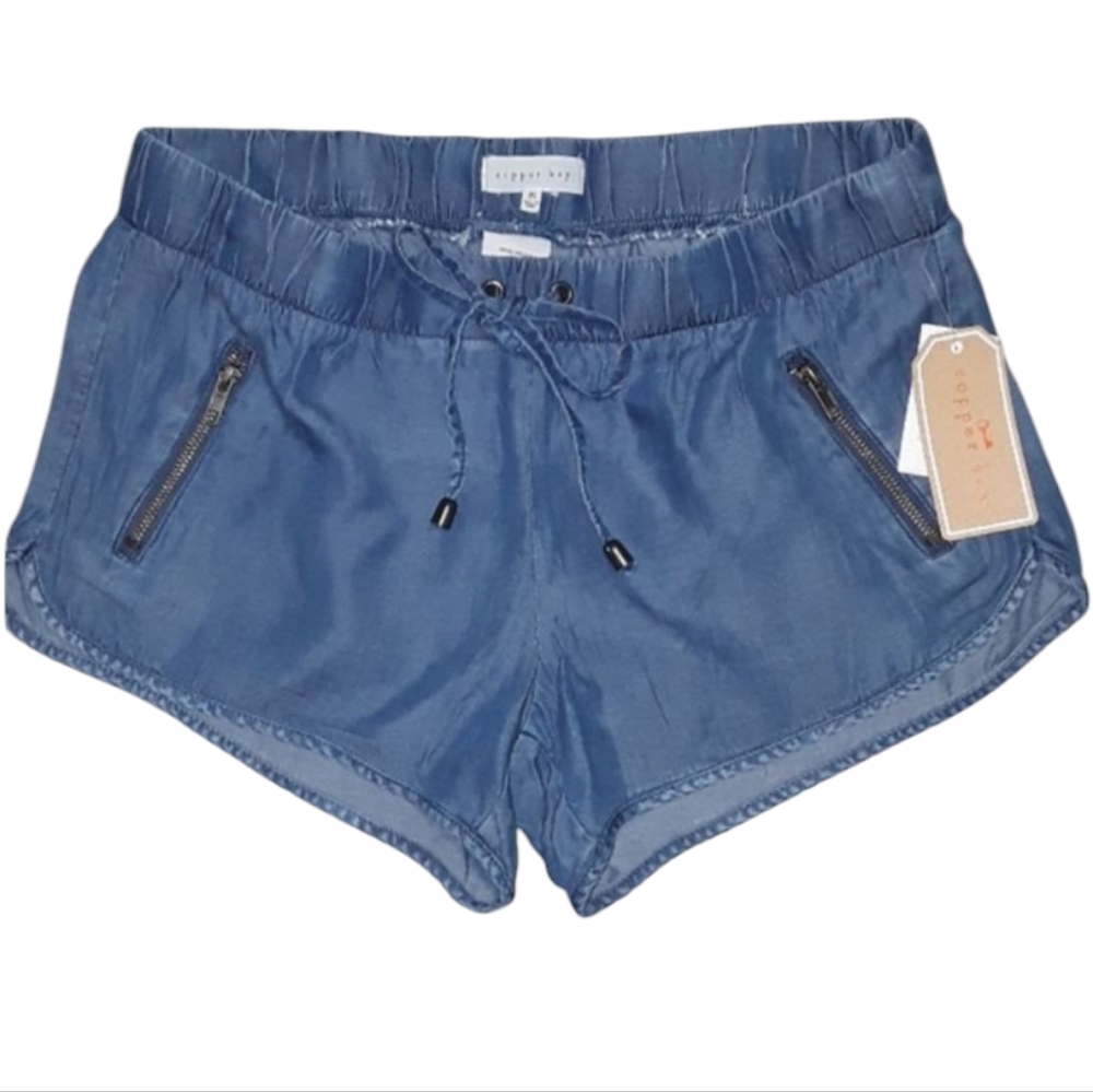 🆕️Copper Key Shorts. Women's Size: Medium. Fit Size's 7/8. NWOT.